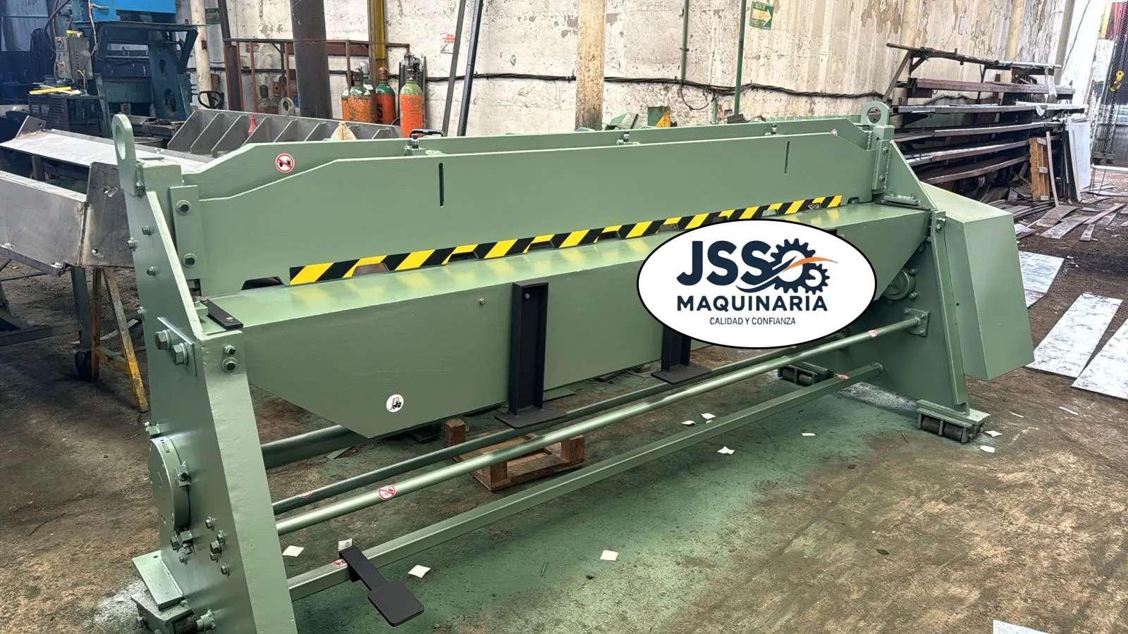 Guillotina eléctrica motorizada calibre 14 — JSS Maquinaria Industrial